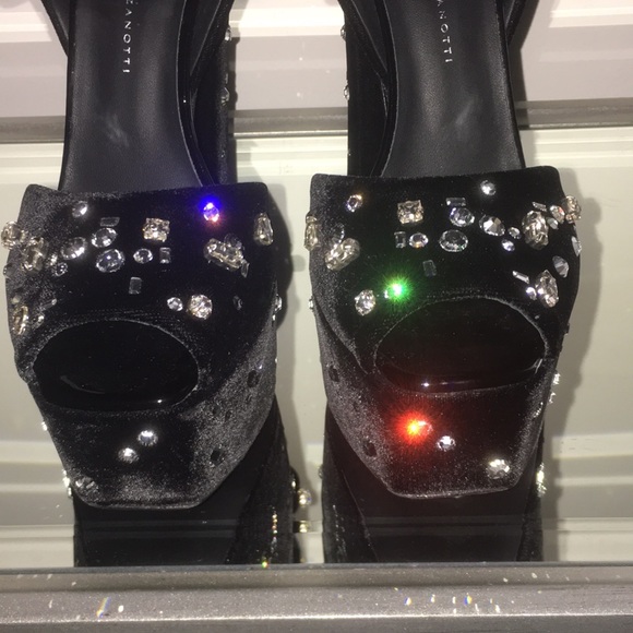 Giuseppe Zanotti crystal embellished shoes - Picture 6 of 8